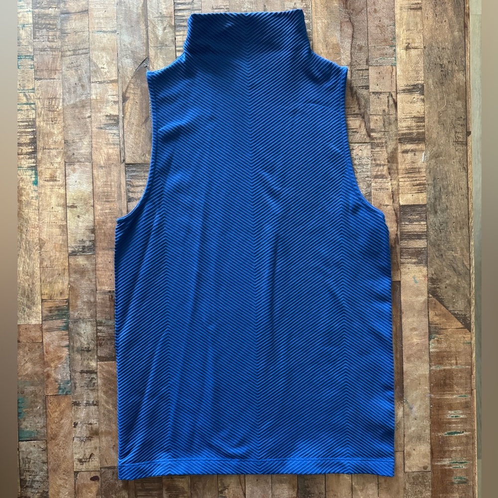 Athleta women’s flurry base mock neck tank top, navy blue, size medium
